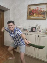 Матвей с огурцом-саблей.