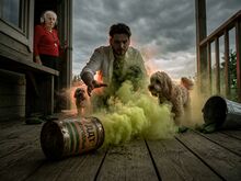Опыт №1 с Людмилой в дверях.