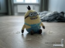 Крупный план фигурки — сверочный кадр.